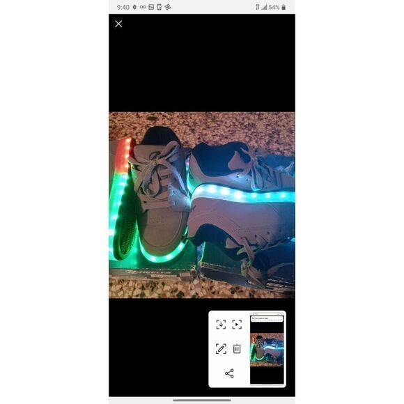 One pair of Heelys - Picture 4 of 8